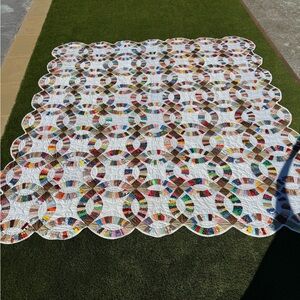Double Wedding Ring QUILT Vintage Hand Stitched 117x103” small stain on back